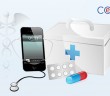 Ilustración de iphone con estetoscopio y medicamentos junto a un boqtiquin médico