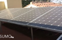 Fotografía de paneles solares en el techo de una casa