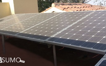 Fotografía de paneles solares en el techo de una casa