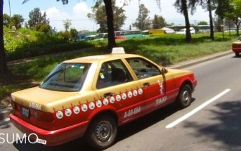 Taxis D.F. circulando en vía pública