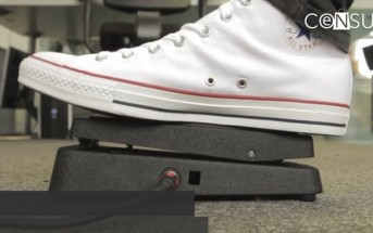 Converse con pedal de guitarra incluido