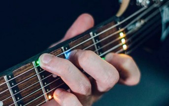 Con este gadget aprenderás a tocar guitarra de la noche a la mañana