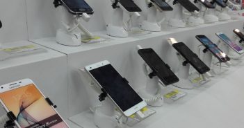 Miguel Ángel Mancera propone prohibir o regular la venta de celulares usados