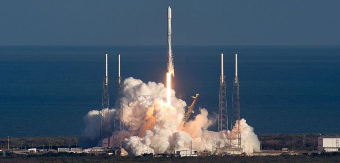 Falcon Heavy, el cohete más grande del mundo que se ha lanzado al espacio