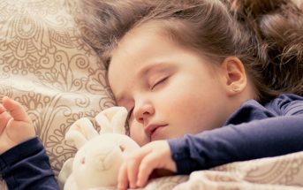 La exposición a luz intensa afecta el reloj biológico de los niños