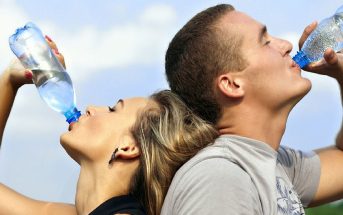 Se encontraron partículas de plástico en botellas de agua de 11 marcas