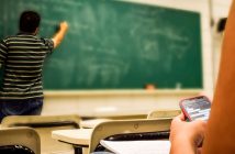 Francia prohibirá el uso de teléfonos celulares en las escuelas