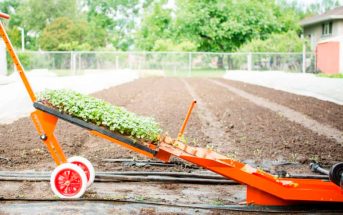 The Paperpot Transplanter una forma de cultivar en minutos