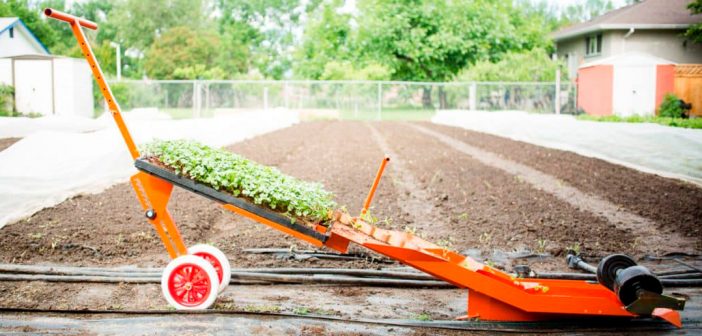 The Paperpot Transplanter una forma de cultivar en minutos